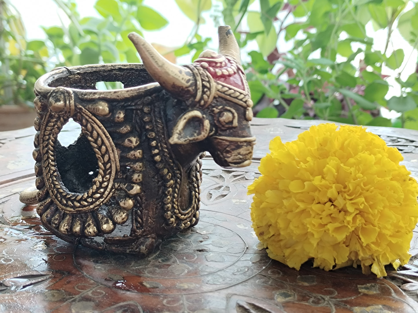 Handcrafted Dhokra Brass - colored Bull Head Design Pen Holder/ Penstand