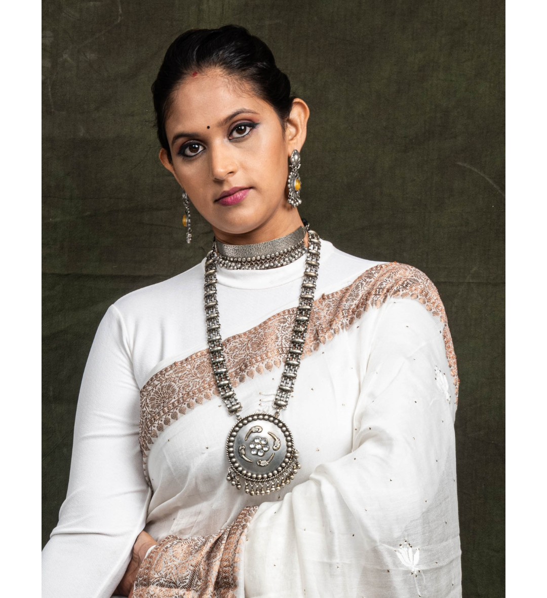 Advaita Handcrafts Round Antique Bird Necklace.