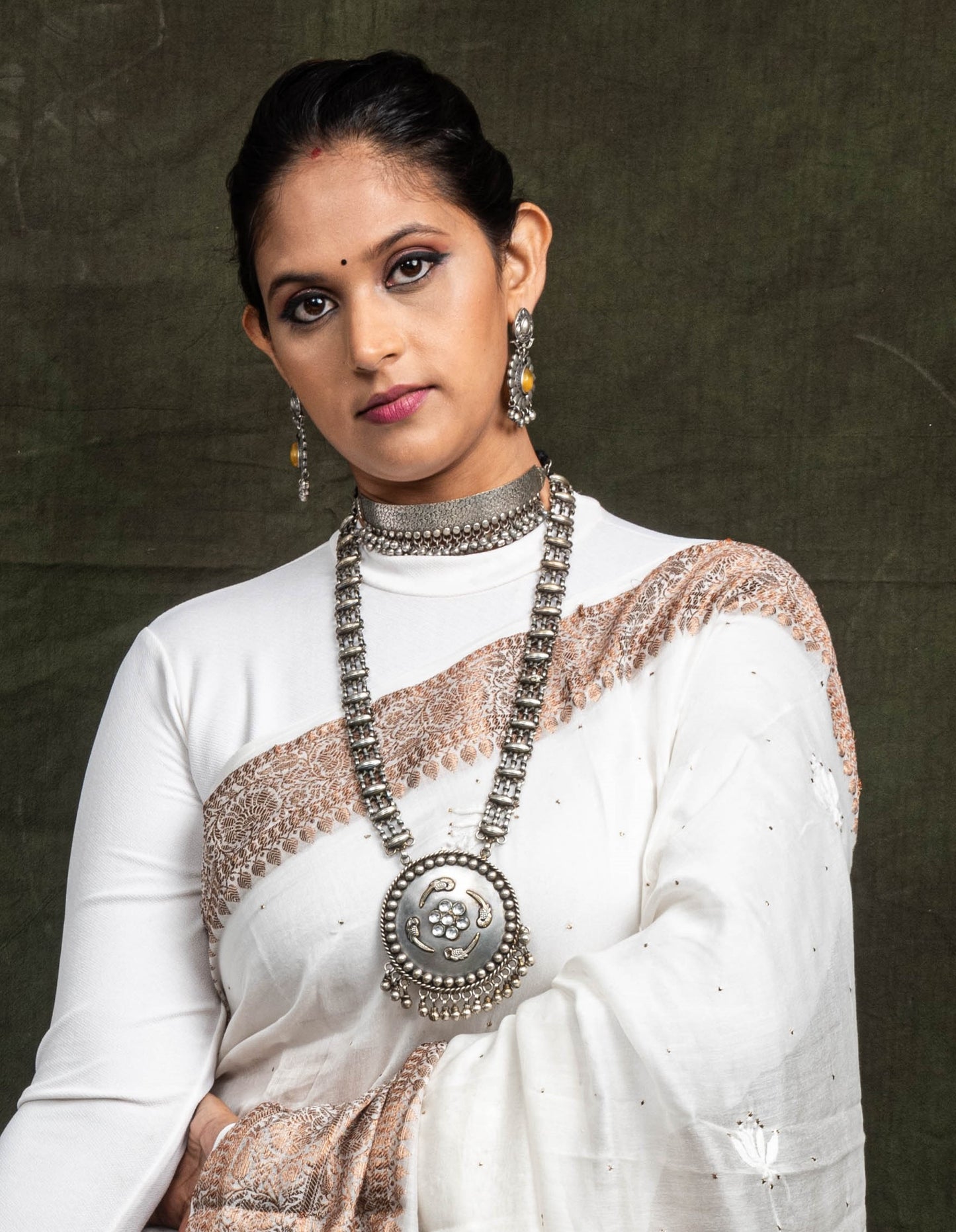 Advaita Handcrafts Round Antique Bird Necklace.