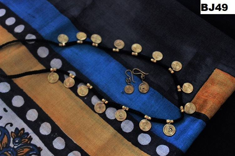 Advaita Handcrafts single line Tribal Necklace Set.