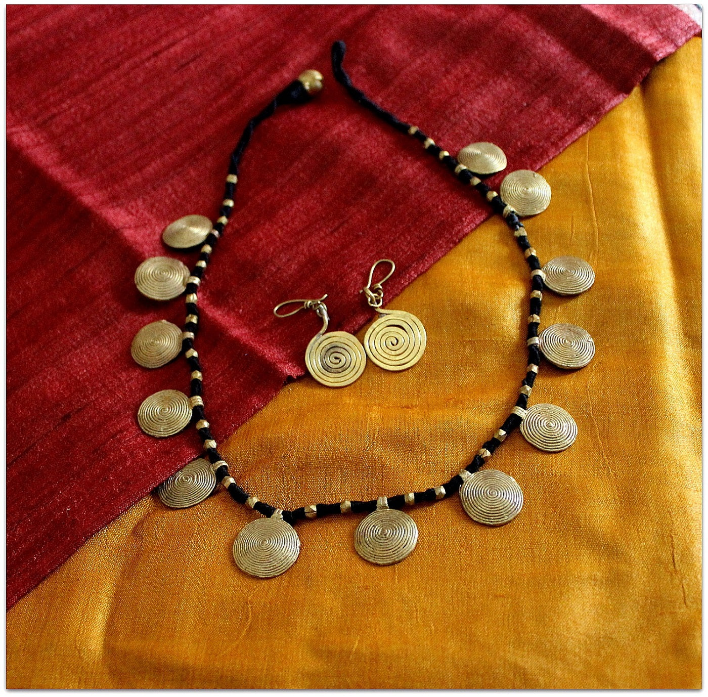 Advaita Handcrafts single line Tribal Necklace Set.