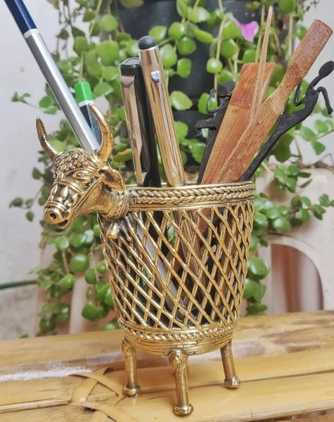 Advaita Handicrafts Brass Bull Pen stand
