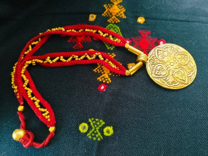 Flower pendant with woven beads zig zag necklace