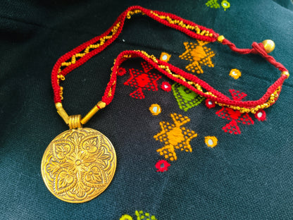 Flower pendant with woven beads zig zag necklace