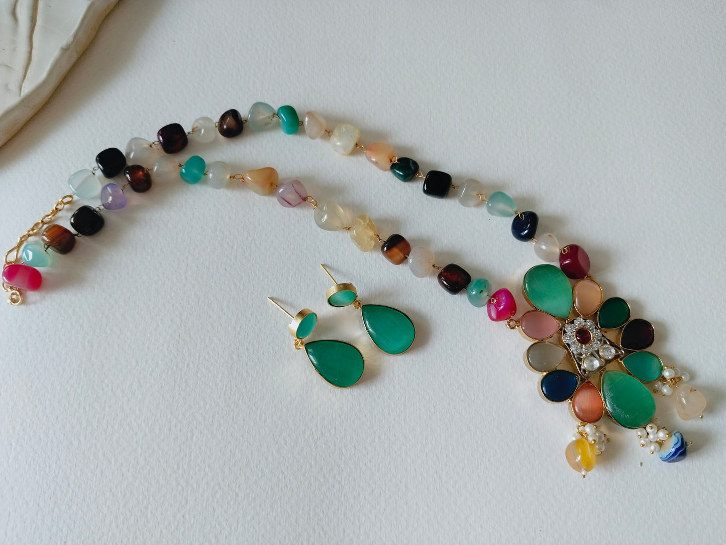 Light green highligted Pendant with Multi-Colour Beaded Necklace Set