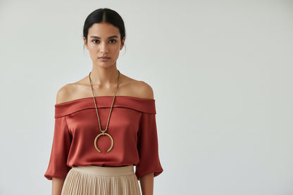 Minimal Brass Horse Shoe Shaped Pendant Necklace