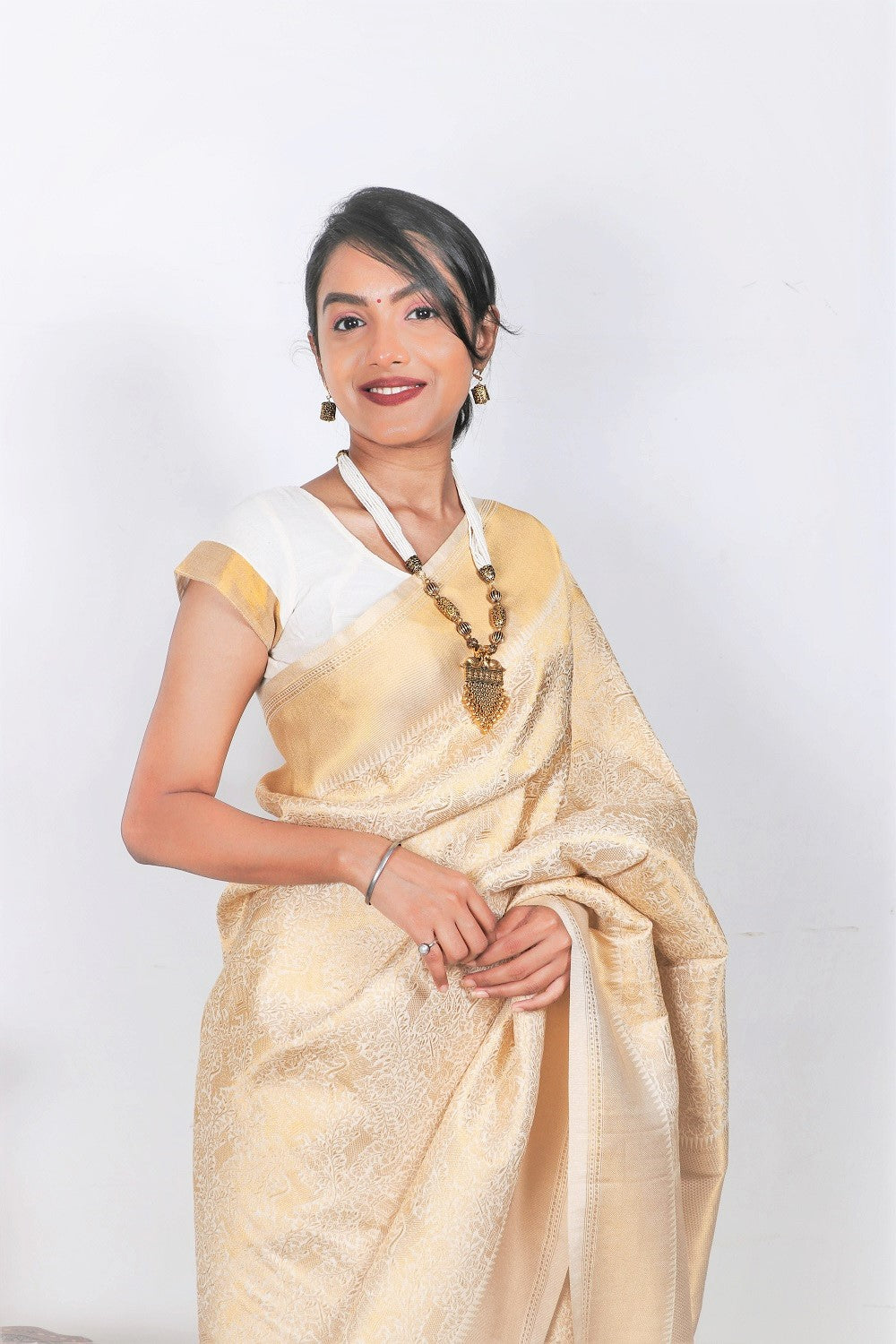 Advaita Handicrafts Designer silk handloom saree in zari - Shikar theme