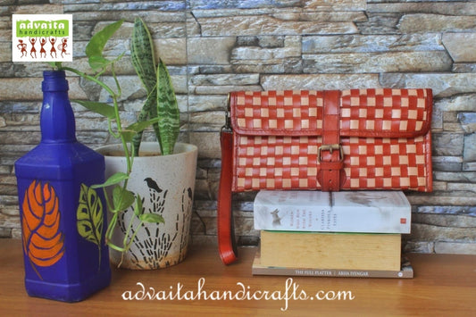 Advaita Handicraft - Handcrafted Leather Clutch