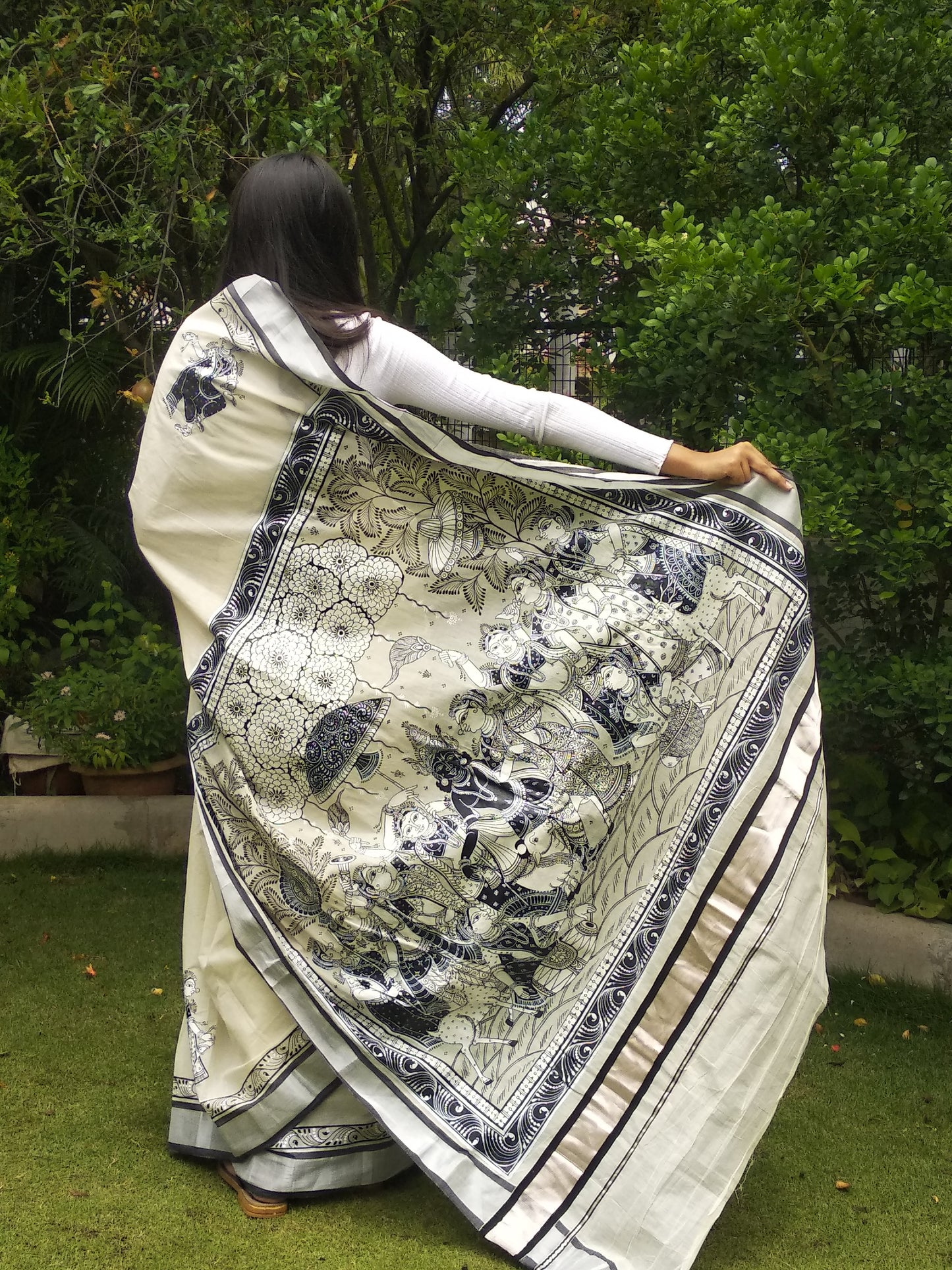 Advaita Handicrafts Hand painted Black and white Raasleela Saree